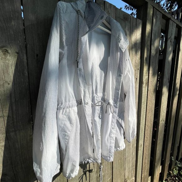 Women's Columbia Windbreaker - Picture 4 of 7